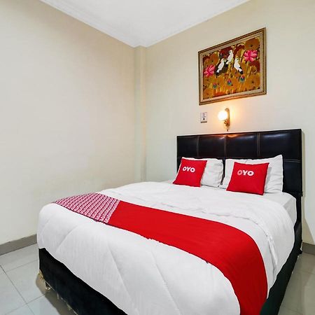 Oyo 90408 Hotel Horton Сиребон Екстериор снимка