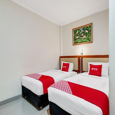 Oyo 90408 Hotel Horton Сиребон Екстериор снимка