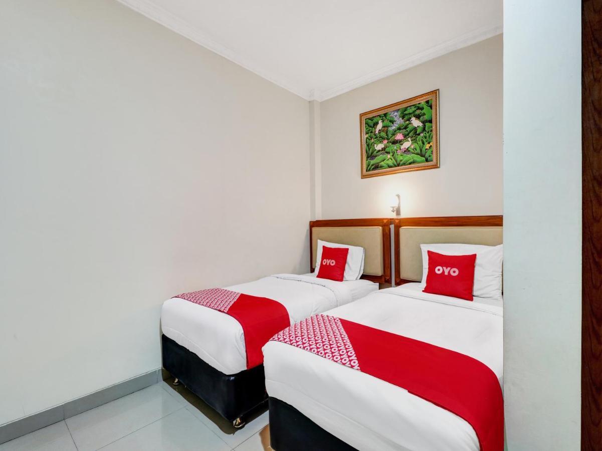 Oyo 90408 Hotel Horton Сиребон Екстериор снимка