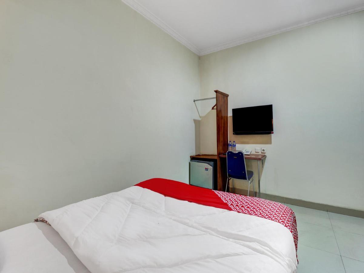 Oyo 90408 Hotel Horton Сиребон Екстериор снимка