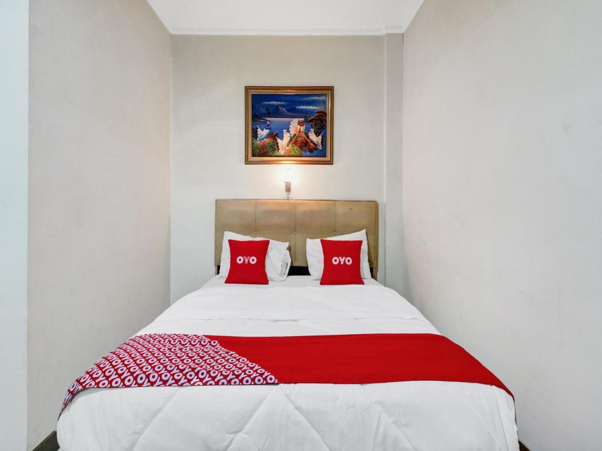 Oyo 90408 Hotel Horton Сиребон Екстериор снимка