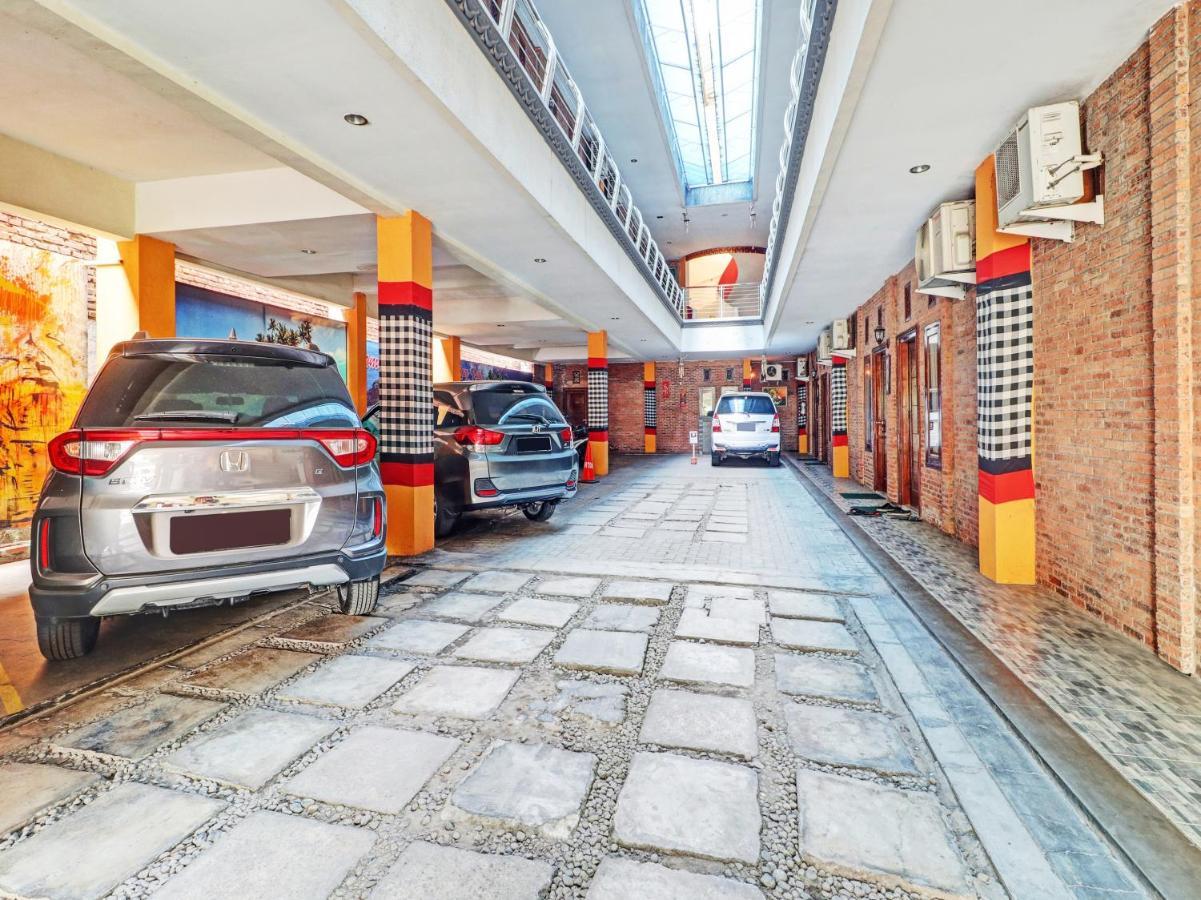 Oyo 90408 Hotel Horton Сиребон Екстериор снимка